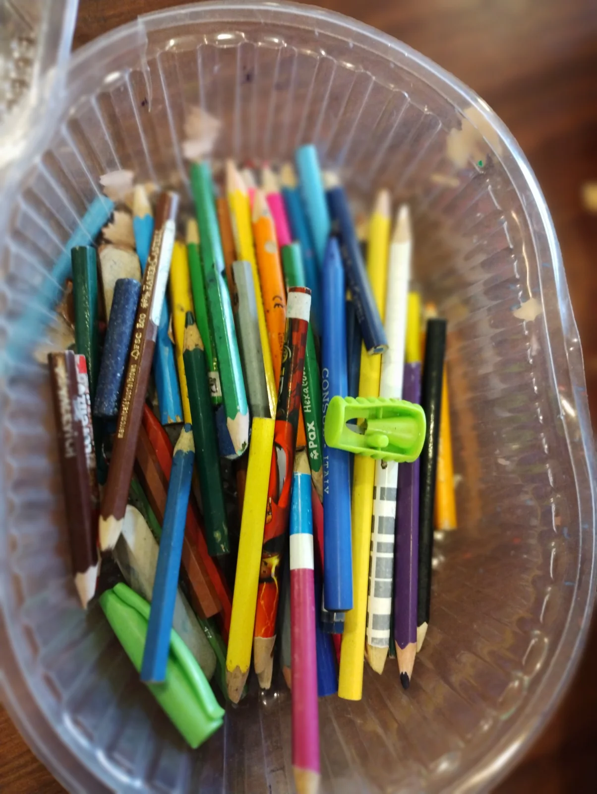 Lápices de colores utilizados en las actividades de Hay Pique