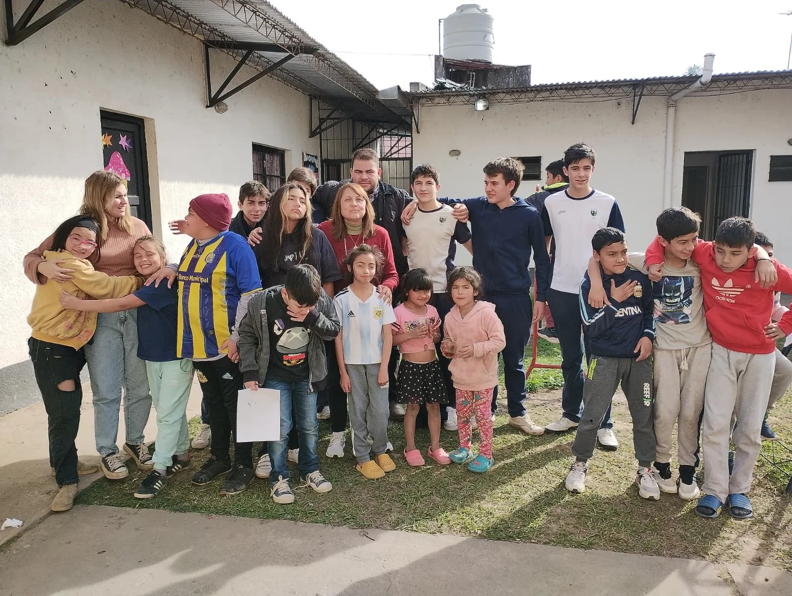 Comunidad de Hay Pique reunida en una actividad compartida