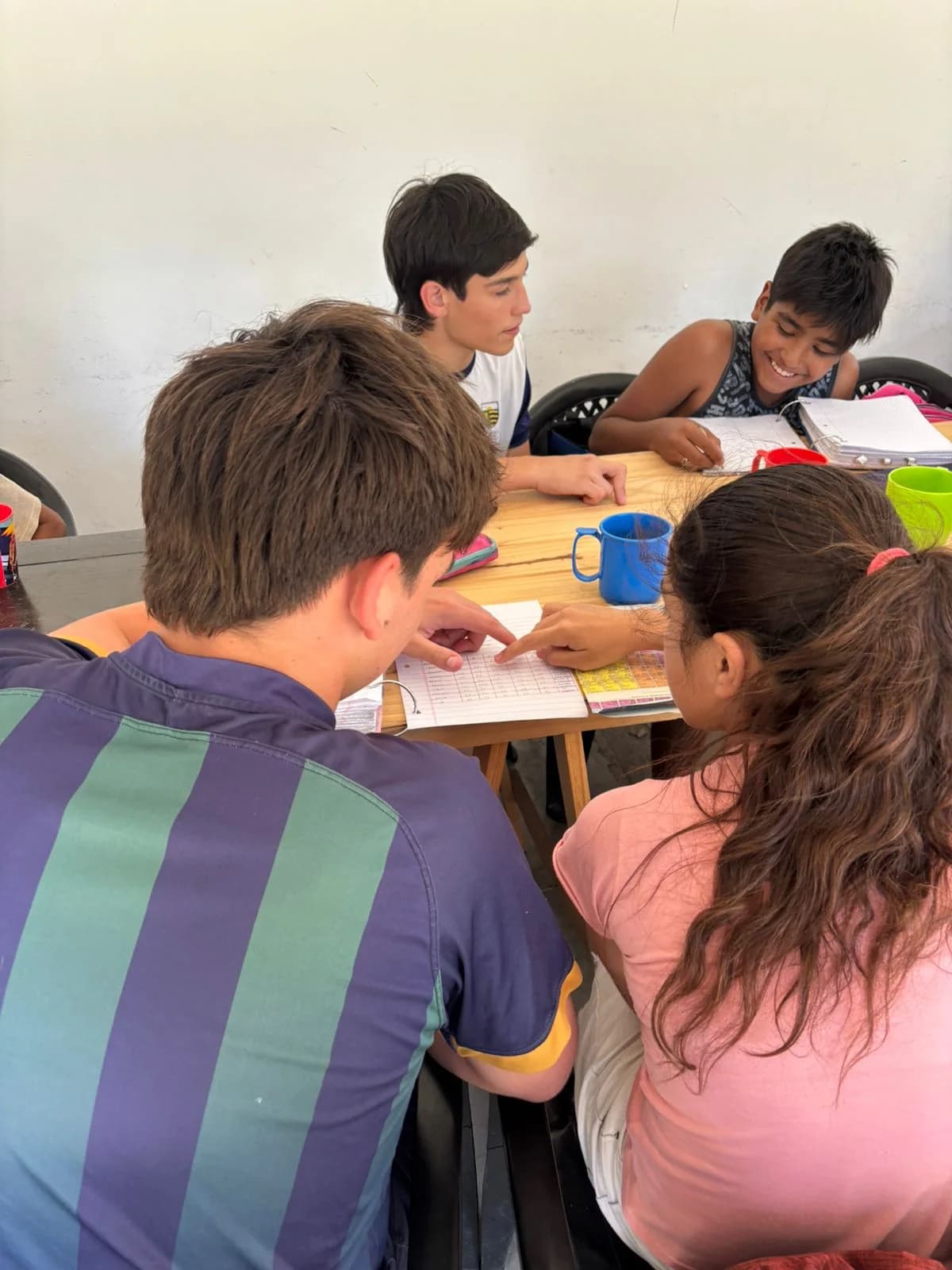 Acompañamiento cercano durante una actividad de Hay Pique
