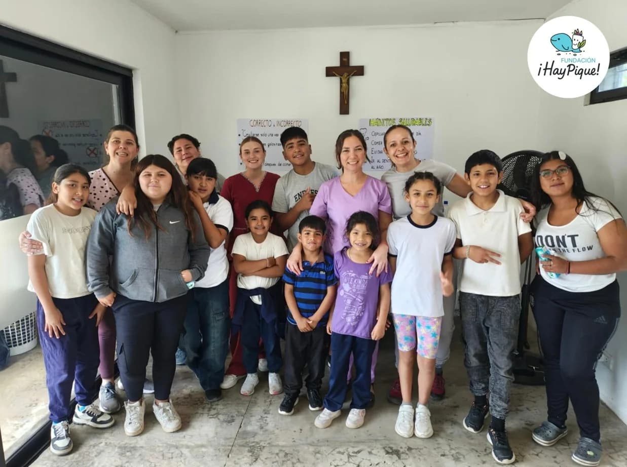 Encuentro grupal de chicos y voluntarios de Hay Pique